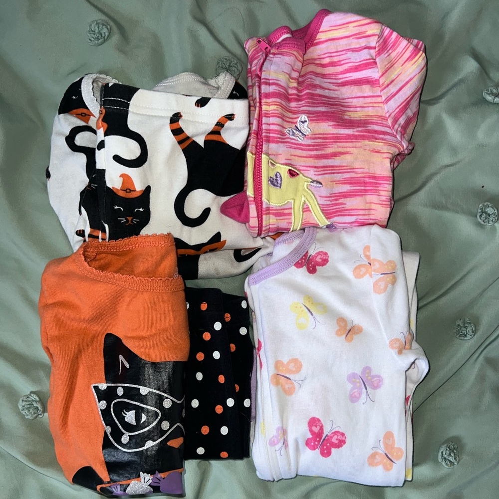 4 sets of 3t pajamas